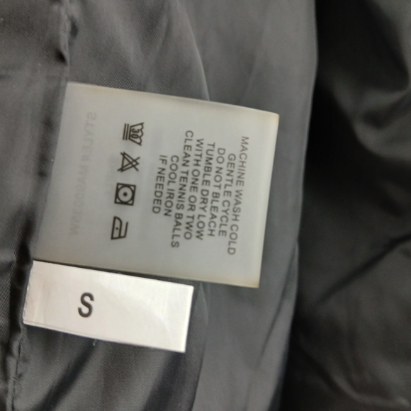 ANORAK Women's Shiny Black Long Puffer Vest - Picture 12 of 12